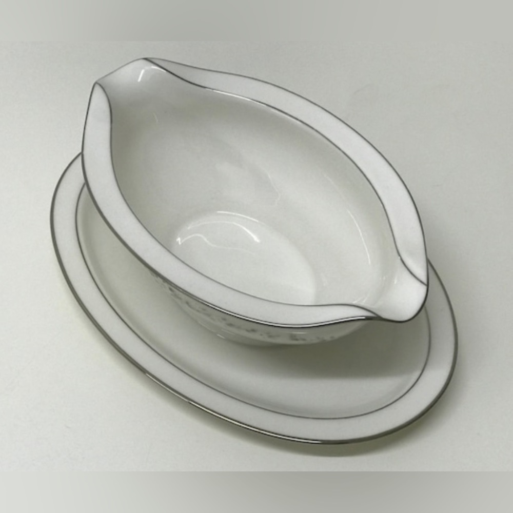 Vintage NORITAKE IVORY CHINA Japan Heather 7548 Platinum Silver Trim Gravy Boat